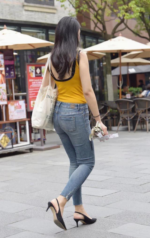 前沿|步入30岁以后,阿姨还是不服输,穿搭依旧走在时尚前沿!