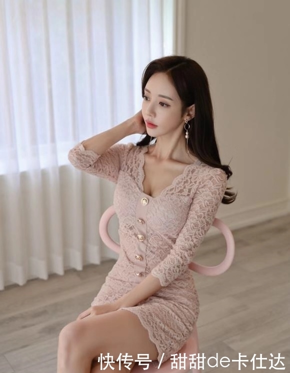 写真:身材丰满的连衣裙小姐姐,高雅的举止,尽显名媛范