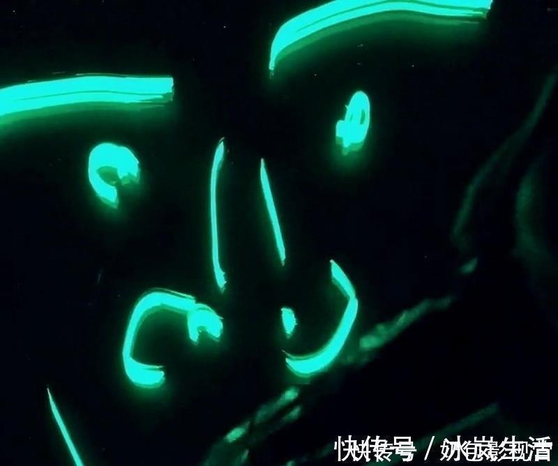 ikun&大佬荧光笔手绘蔡徐坤,开始:在瞎画?看到最后ikun:不像真人!