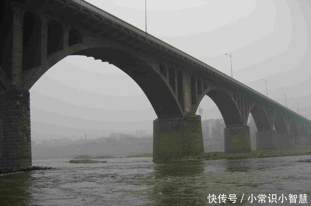 炸出|380公斤炸药引爆危桥,炸不断桥坚强,倒是炸出一群伪专家