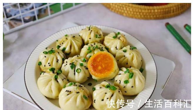 外皮|生煎包好吃有诀窍,记住2点,外皮松软底部酥脆,咬一口还爆汁