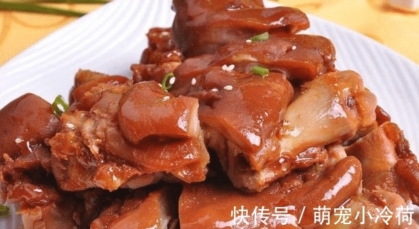 白砂糖|炒糖色时,应该放油还是放水?很多人都做错 ,难怪肉发苦发焦!