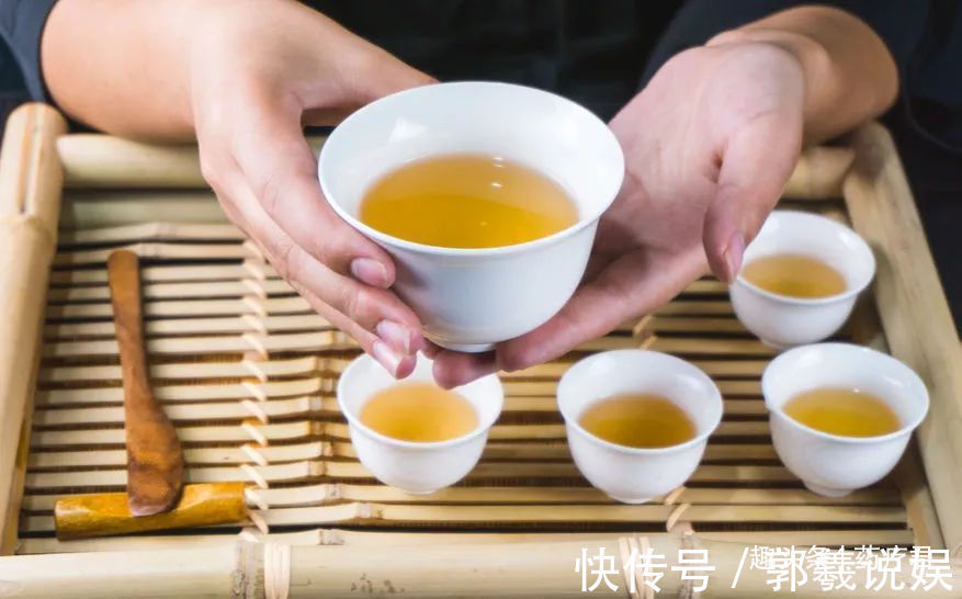 茶叶|红茶与绿茶,哪个更适合血压高的人喝可别再喝错了
