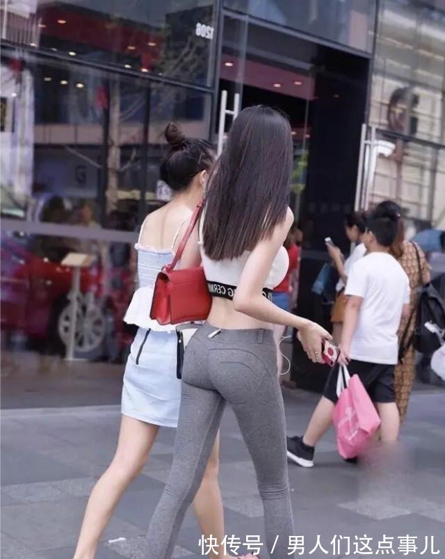 打底裤 白色运动背心搭配灰紫色打底裤,不要宽松,显得更苗条!