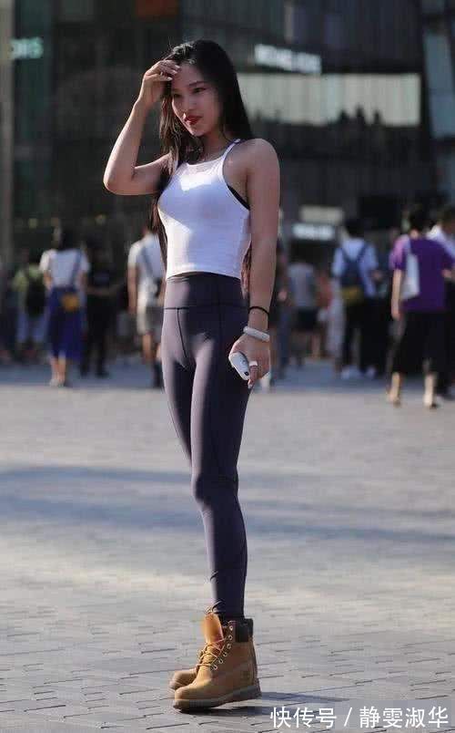 打底裤 美女穿搭打底裤使身材看起来更加修长，简约大气，可以随心展现美丽