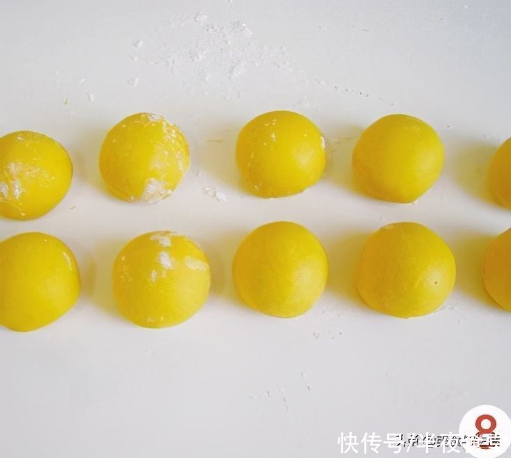 过年馒头不用蒸，平底锅煎着吃，金黄酥香暄软香甜，比面包还美味