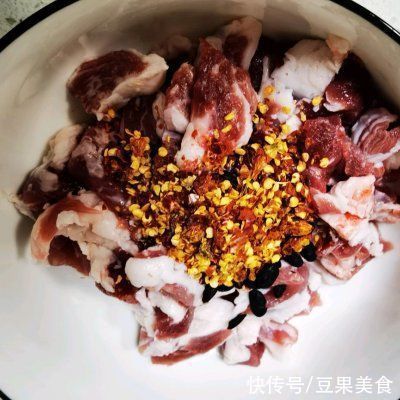 好妈妈|豆豉辣椒蒸五花肉这么做，健康还营养，好妈妈要收藏
