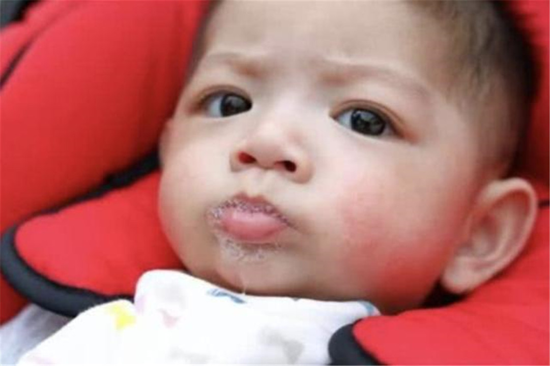 口水|宝宝“吐泡泡”很可爱背后4个原因父母了解一下,更好保护宝宝