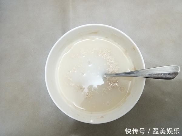 正确做法|蒸馒头，直接放酵母大错特错，告诉你正确做法，馒头又香又软
