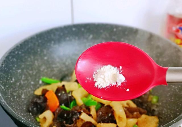 用来|没想到这种食材还能用来做小炒,香气扑鼻还不油腻.好吃不上火