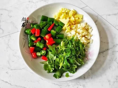 干煸|女儿最近就迷它,隔三差五就炒一盘,10分钟出锅,酥香解馋