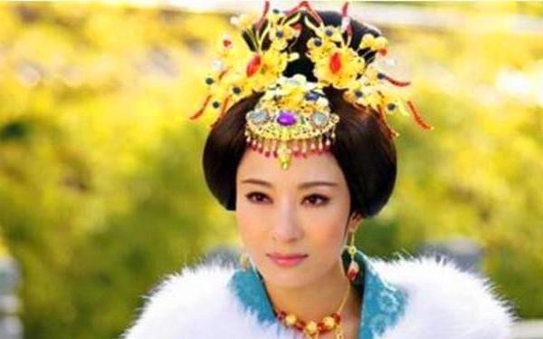 妻子|土匪从贵妃墓挖出金顶凤冠,给新婚妻子戴上,全家不久后共赴黄泉