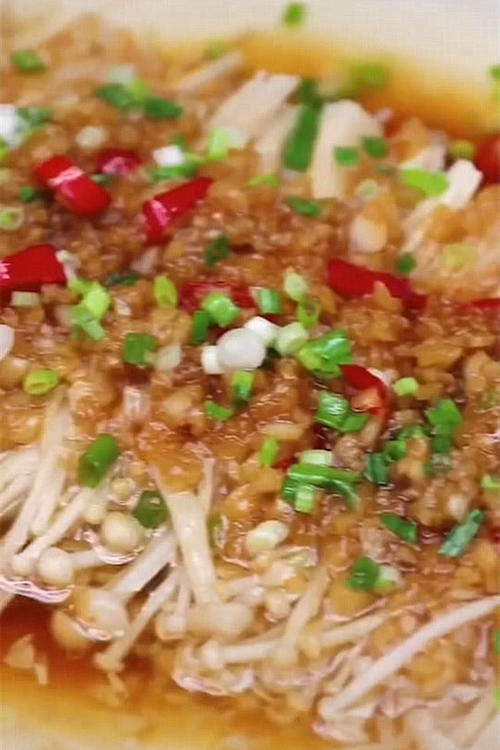 美食推荐：蒜蓉金针菇盘，豉椒蒜蓉炒香干，家常炒鸡杂，酱香茶树菇