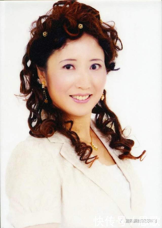 周瀚博士:激情澎湃气韵流荡——读蔡丽双博士的散文诗《香江赞》