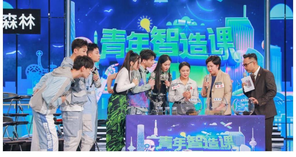 《天天向上》阵容翻新，大张伟、王一博均不在场，粉丝：好聚好散