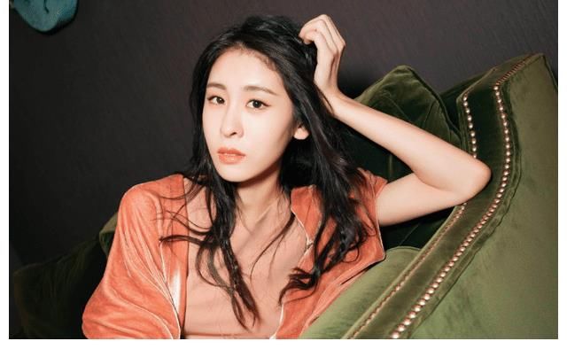 导师|《好声音》播完两期，四位助教差别太大，网友：她是来玩的？