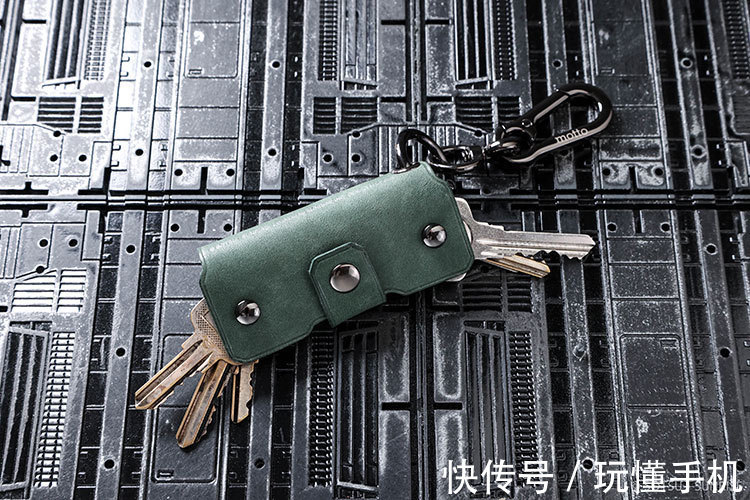 皮革 高达联名皮革产品:三大经典招牌机甲均亮相