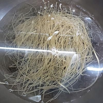 适合全家的经典美味～包菜肉沫炒粉条，老人小孩都爱吃