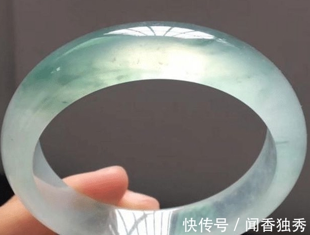 手链|翡翠手链并不是随便挑选的,看完这几条,心中就会有数了吧!