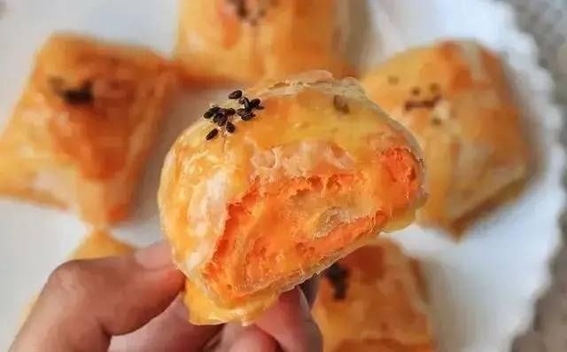 红薯这做法火了，香甜酥脆，咬一口酥掉渣，3分钟学会！