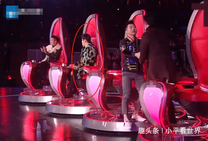 总冠军|《好声音》李健老师夺冠，哈林主动上前握手致意，谁注意他的表情