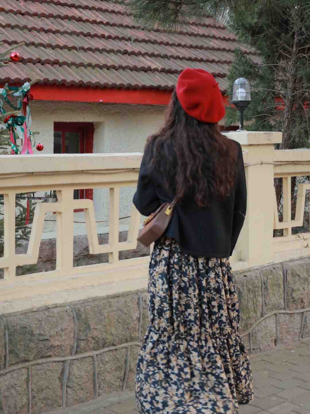 单品|黑红色怎样搭才不落入俗套?试试“内红外黑”,就知道有多牛了