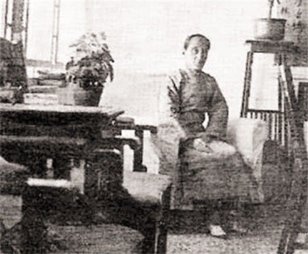  生病|鲁迅生病时，小脚妻子熬夜赶40公里为他买糕点，鲁迅却无动于衷