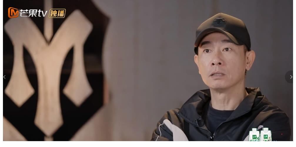 披荆斩棘的哥哥|披荆斩棘的哥哥陈小春承诺一世不离婚 水舞台再现舞蹈实力
