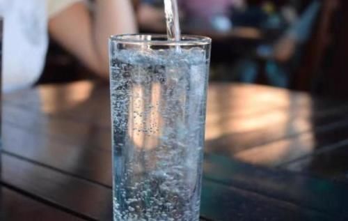 便秘|便秘难受又尴尬?教你1招,或能保持肠道顺畅,宿便也慢慢消