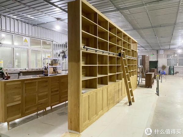 柜体|传说中的带梯书柜，集颜值和收纳于一体，6.6m*2.8m绝绝子