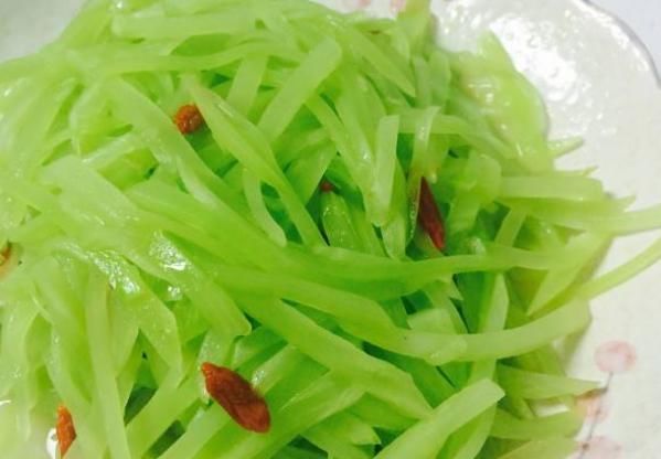 中年|此菜女性经常吃，淡化黑眼圈，皱纹不见了，还能甩走大肚腩！