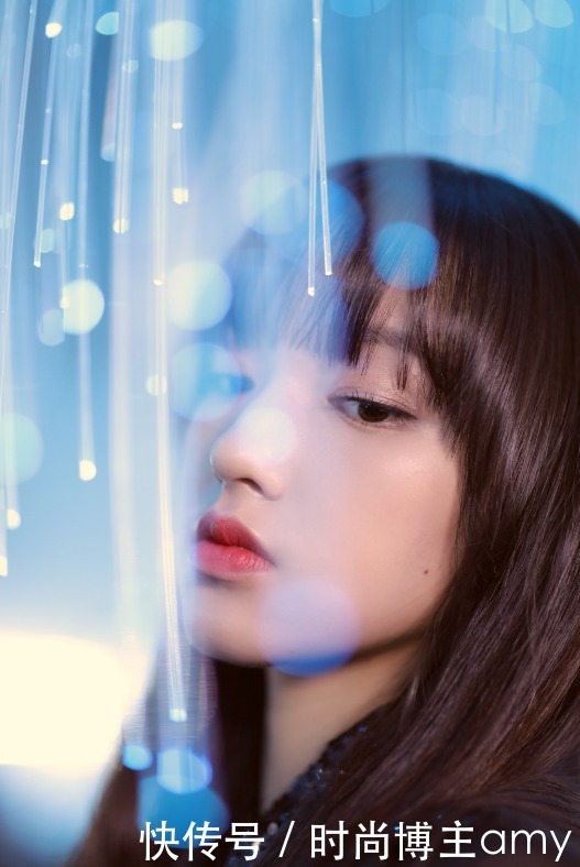 看起来|牛仔裤穿出“新花样”?腰部系带成潮流,腰不够细驾驭不起