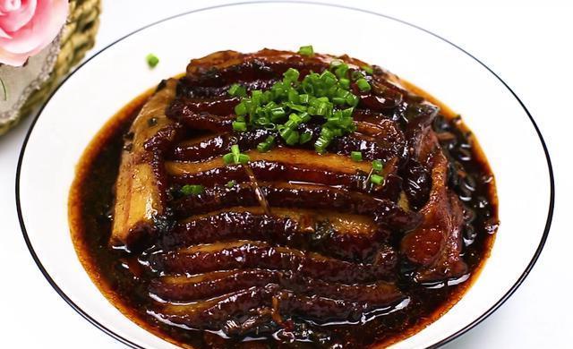 过年必不可少的硬菜！一招教你这样做扣肉，好吃不腻，待客倍有面