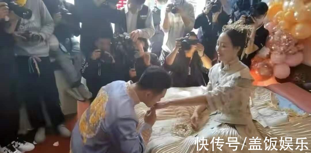 王睁茗|恭喜！又一世界冠军求婚成功，单膝下跪送鸽子蛋，相恋5年终圆梦