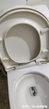 马桶脏了别费力刷，学会小妙招污垢清除一点都不费劲，轻松做懒人