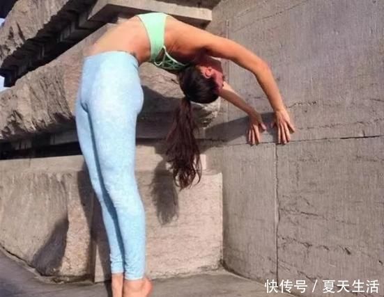 腰椎|瑜伽中的站立后弯、墙体后弯、轮式,坚持练习腰背轻松不酸痛