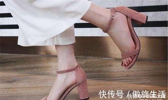 一字扣 时髦高跟凉鞋,将双脚衬托的非常显气质