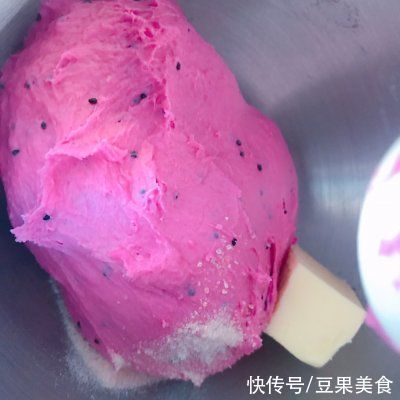 波兰种火龙果蔓越莓乳酪欧包