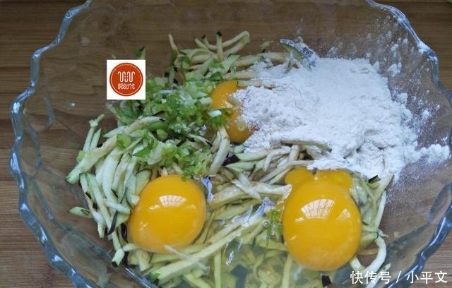 茄子别再炒了,换种吃法比炒着吃营养翻倍,上桌大家抢着吃!