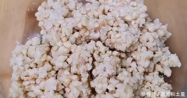 快过年了,这道甜点一定做,做法简单,好吃营养,吃一口酥的掉渣