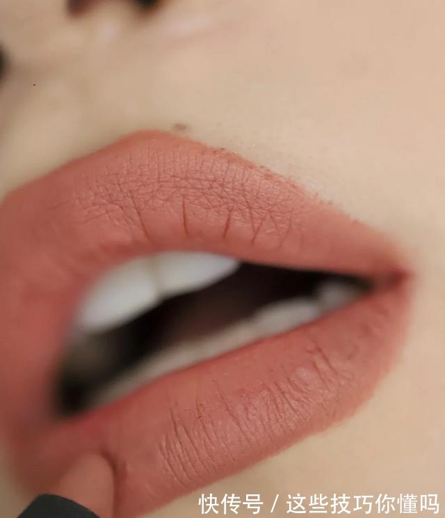 断货王 2021口红别再涂红棕色了,今年流行奶棕色,显白高级又优雅!