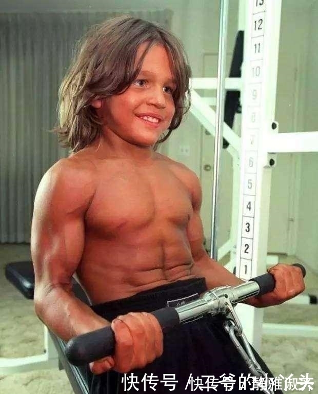 朱利亚诺·斯特勒|8位从小健身的孩子, 个个肌肉发达, 谁敢与之一战