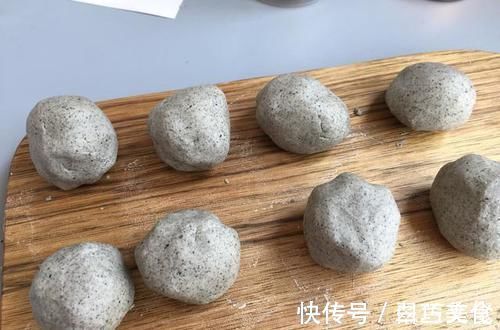 早餐饼|别看它小,“钙是牛奶的8倍”,做成营养早餐饼,全家都爱吃