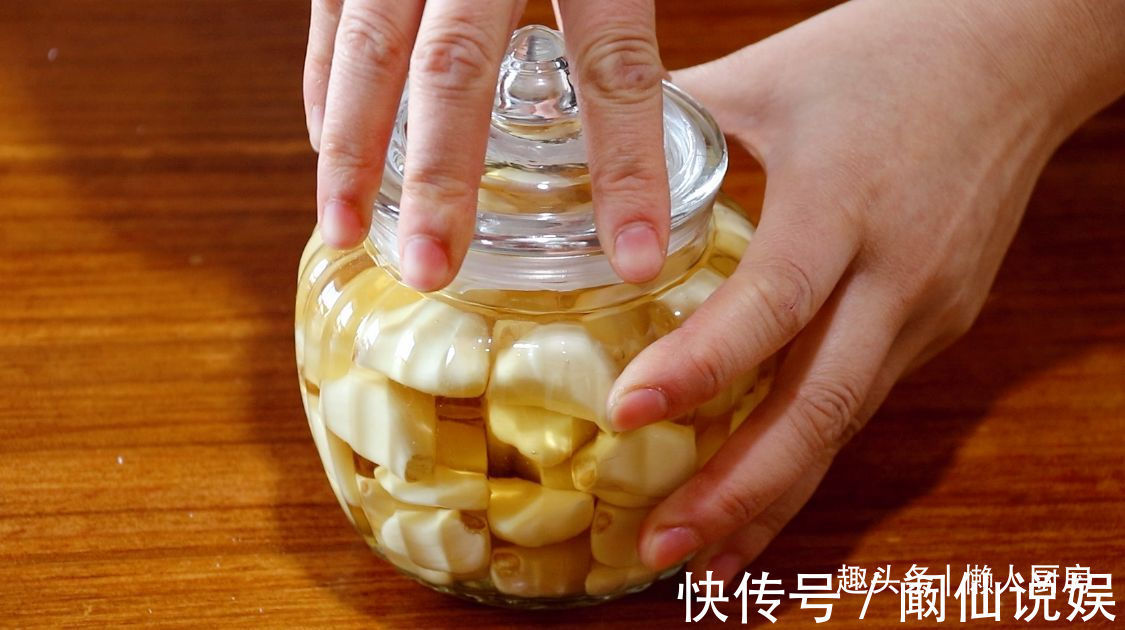 可口|腌腊八蒜,牢记3要3不要,大蒜个个碧绿,汤汁清澈,爽脆可口