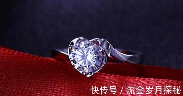 钻戒 购买一枚订婚戒指多少钱,什么款式比较流行,定制婚戒好不好!