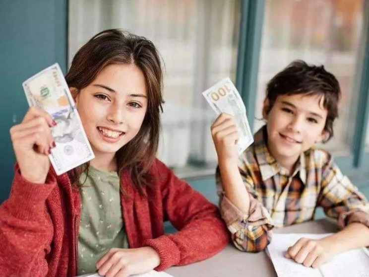 说不定|孩子超过这年纪，兜里就该有钱，如果家长还不给，说不定会“偷”