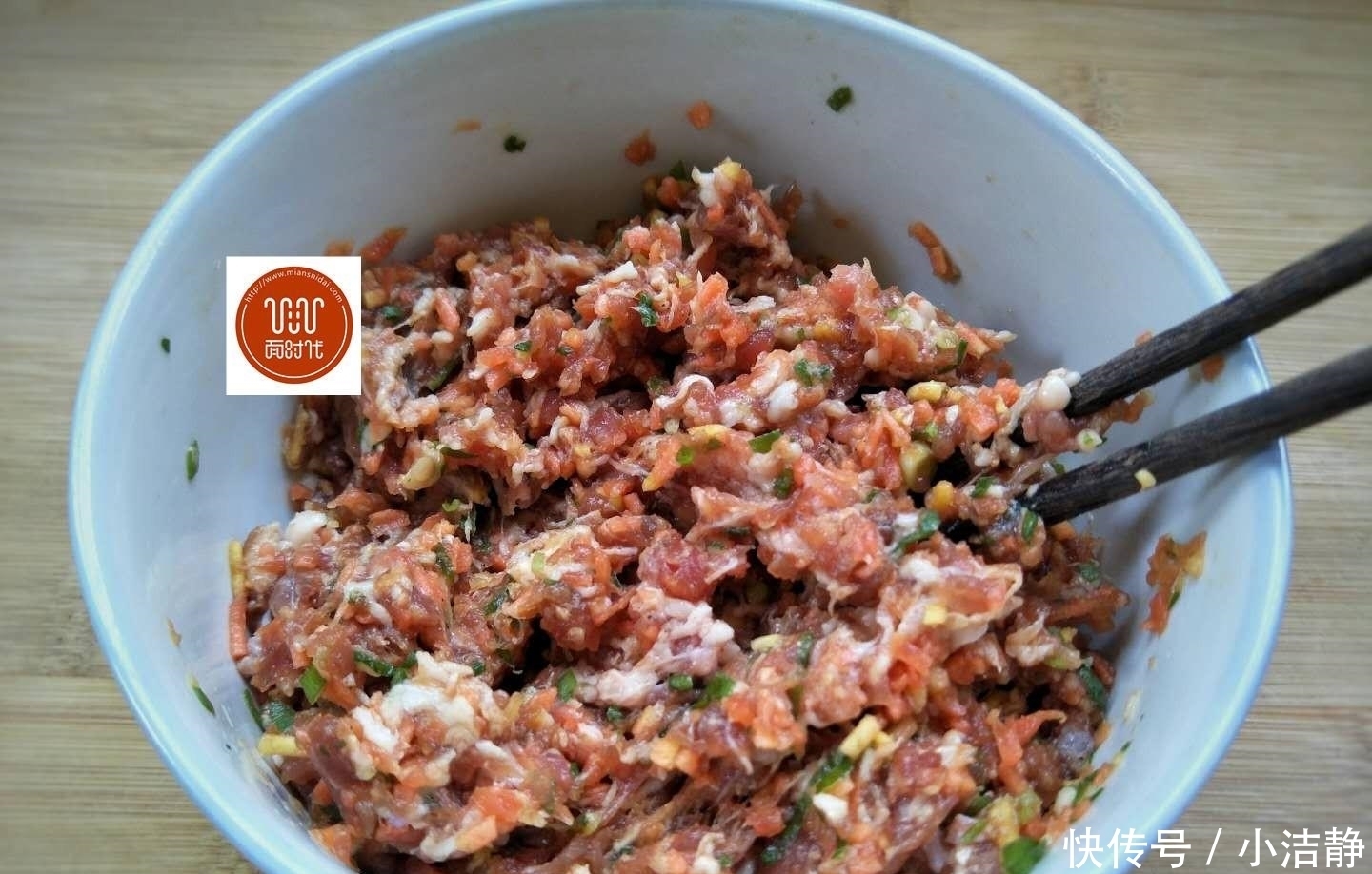 这个丸子真好吃,蒸一蒸,10分钟上桌,无油烟,健康,还特别鲜美