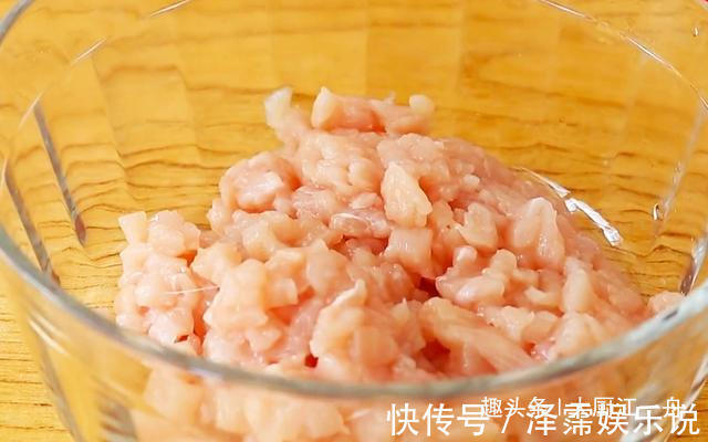 发面|最近蒸包子的这个做法火了，不用醒面，直接上锅蒸，上桌就被抢光