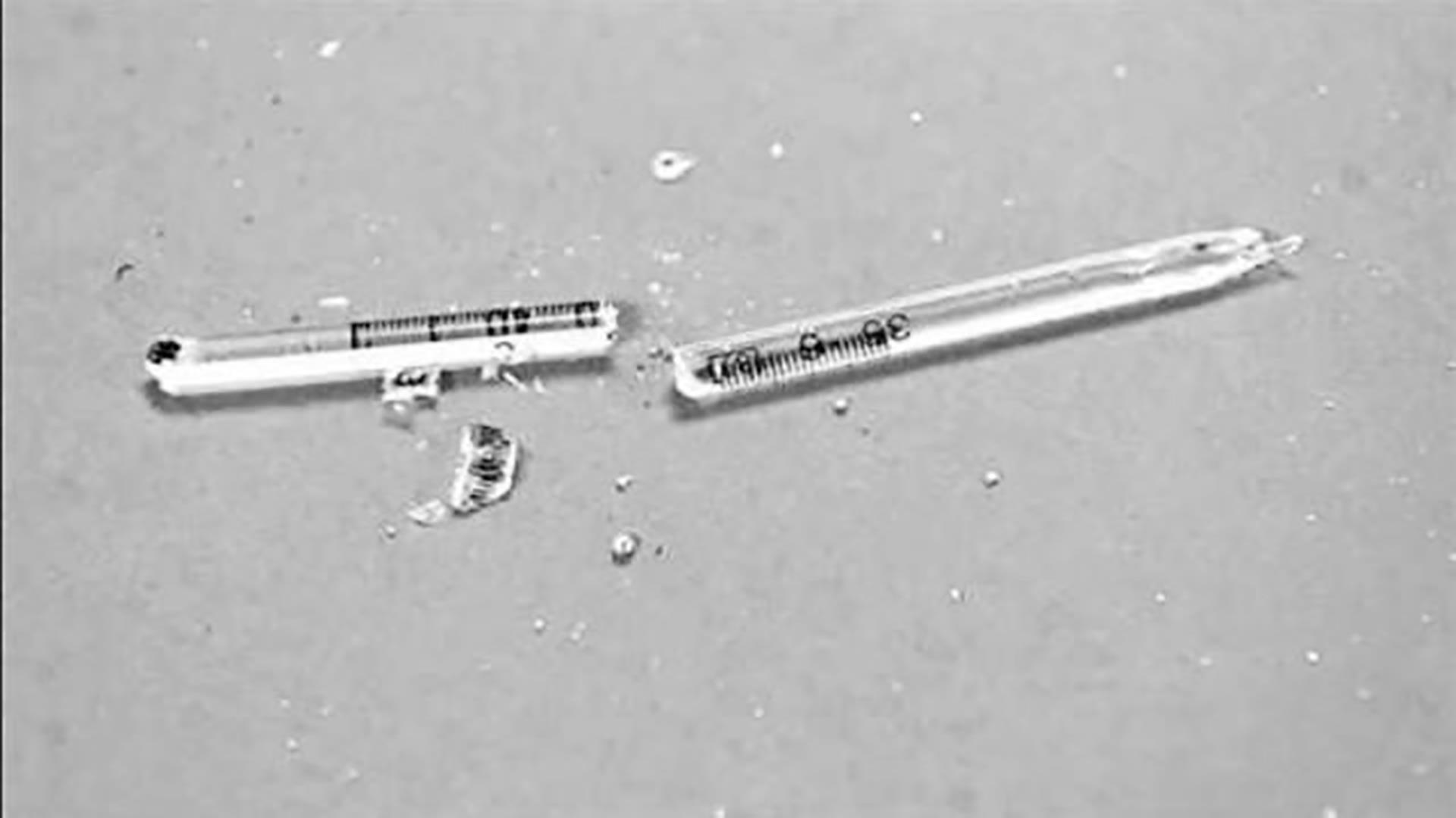 奶奶|4岁女孩咬断体温计吞下水银,奶奶一招救了娃,医生都赞不绝口