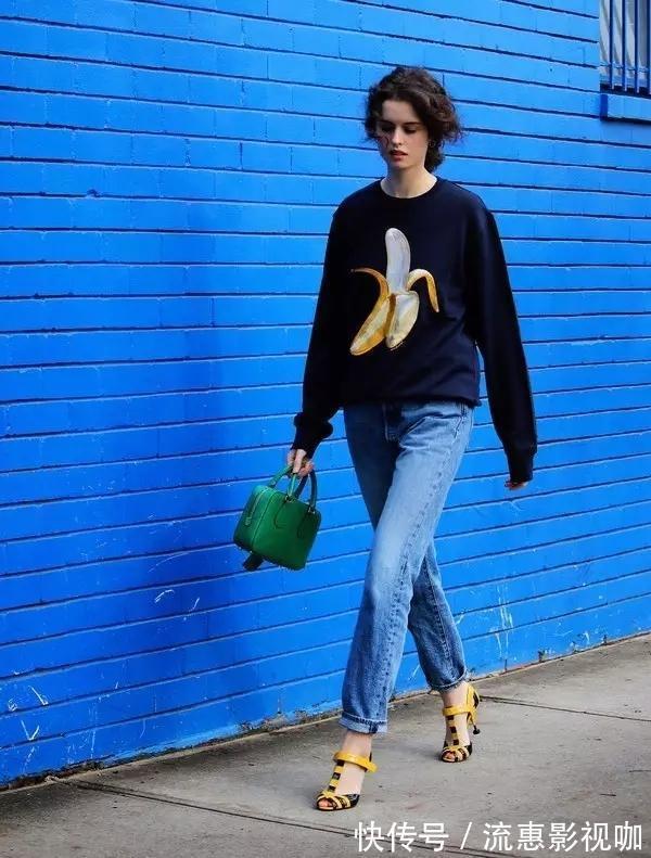 高级感 基础款的卫衣,如何穿出高级感今年秋天卫衣这样穿,时髦感俱佳